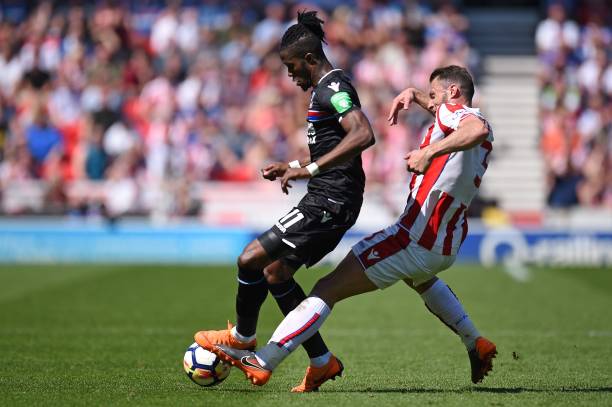 年轻门将拥 年轻门将拥